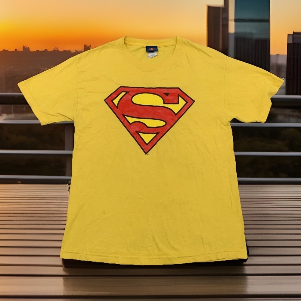 Vintage 2004 Yellow DC Comic Superman Red Logo Shirt Yellow Adult Size Large Y2K